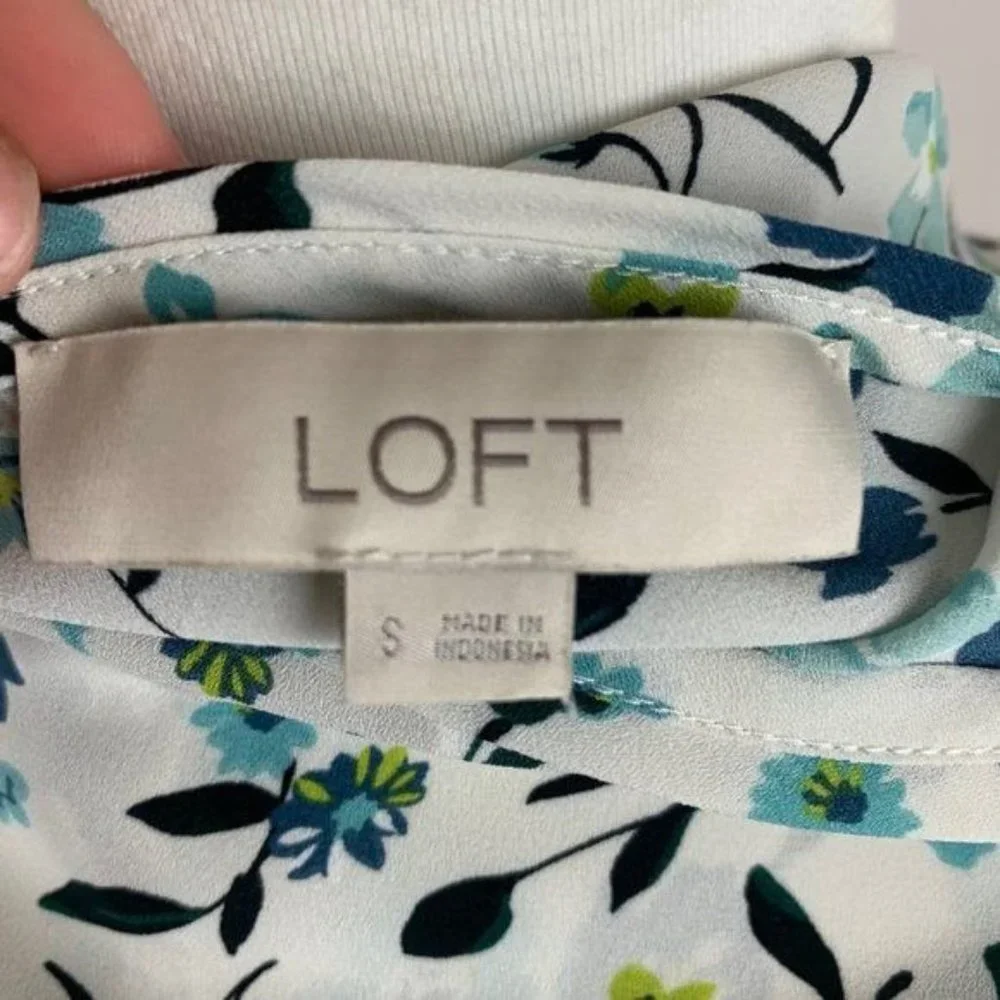 Loft floral womens business Blouse size small bell cuffs - Picture 4 of 5